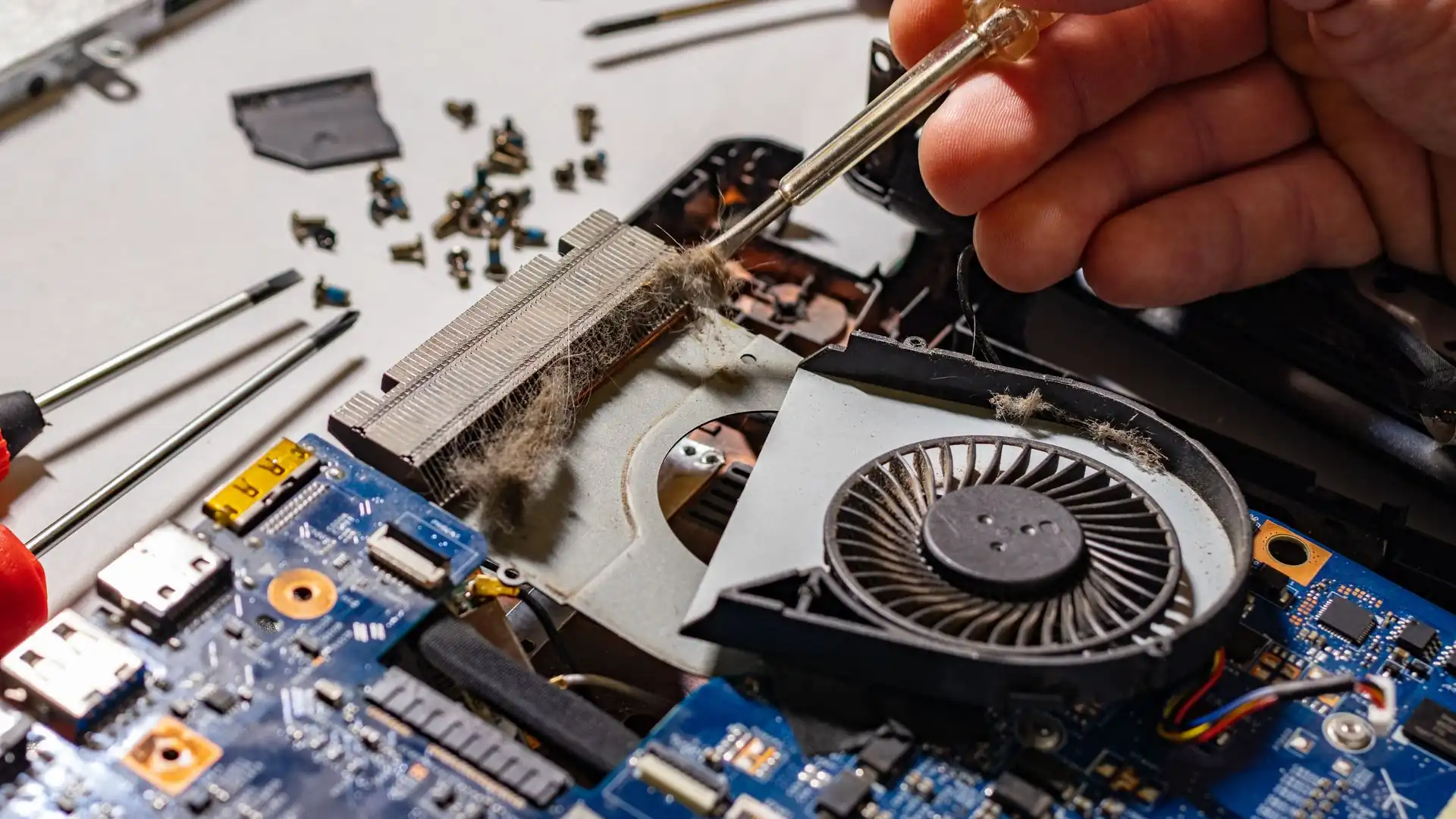 Laptop Fanı Nasıl Temizlenir?